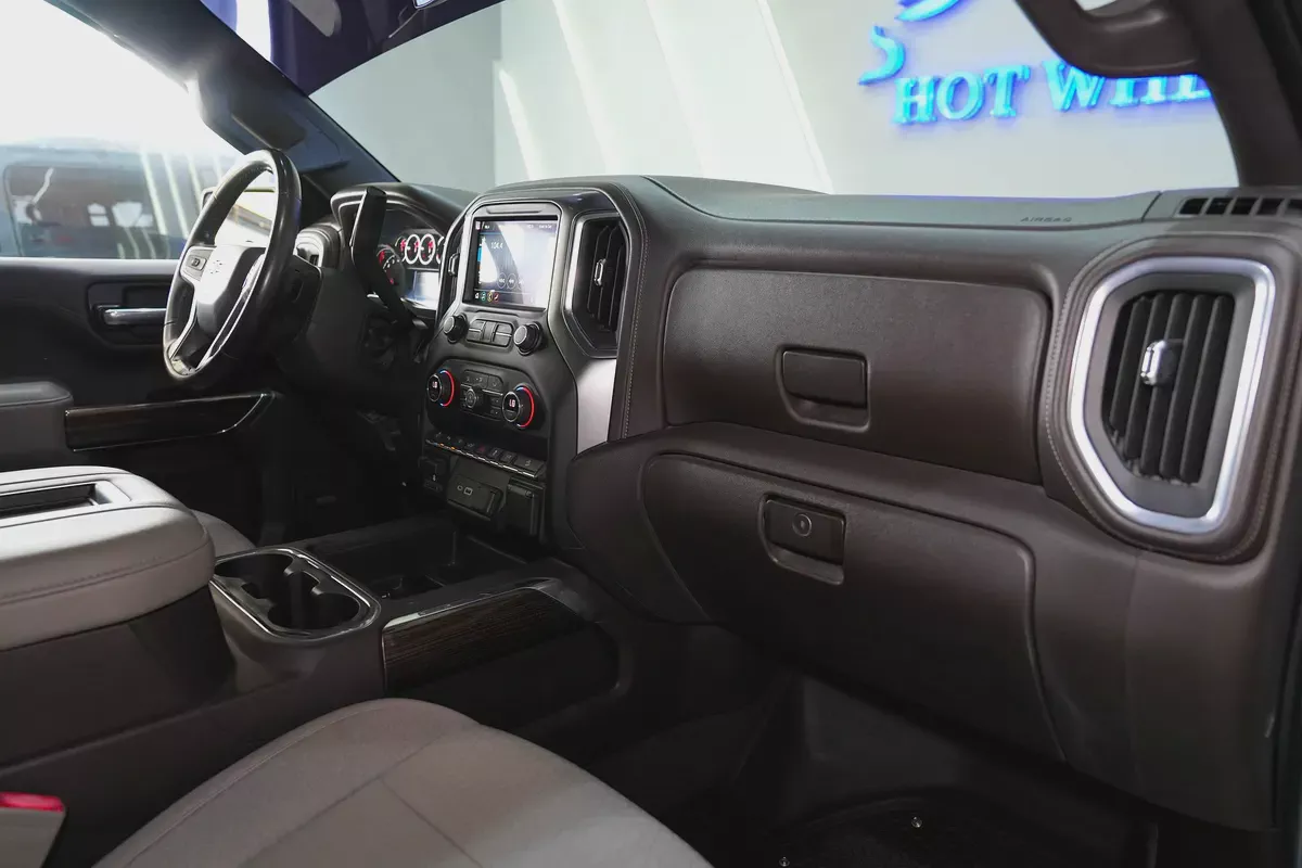 2021 - Chevrolet Silverado LT Z71 - GCC-11-11