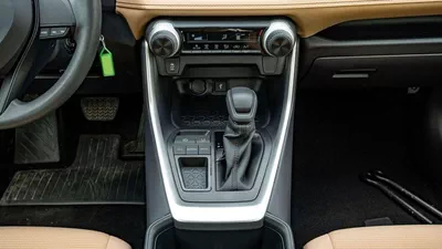 Toyota RAV4 LE EX 2.0P AT 4X2 MY2024 – GREY BASIC-11