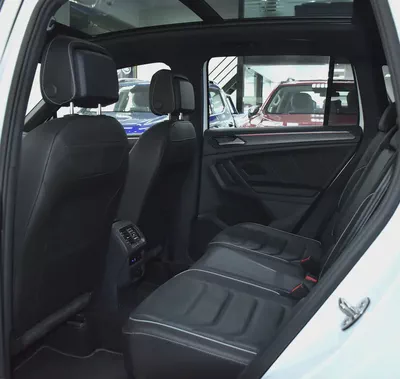 AED 2,280 EMi at 0% DP | Volkswagen Tiguan R-Line 4Motion ( 2024 Model ) in White Color GCC Specs-18