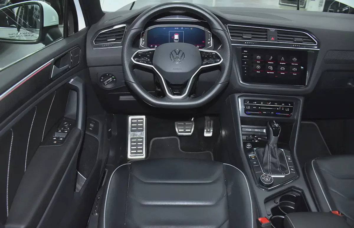 AED 2,280 EMi at 0% DP | Volkswagen Tiguan R-Line 4Motion ( 2024 Model ) in White Color GCC Specs-12-12
