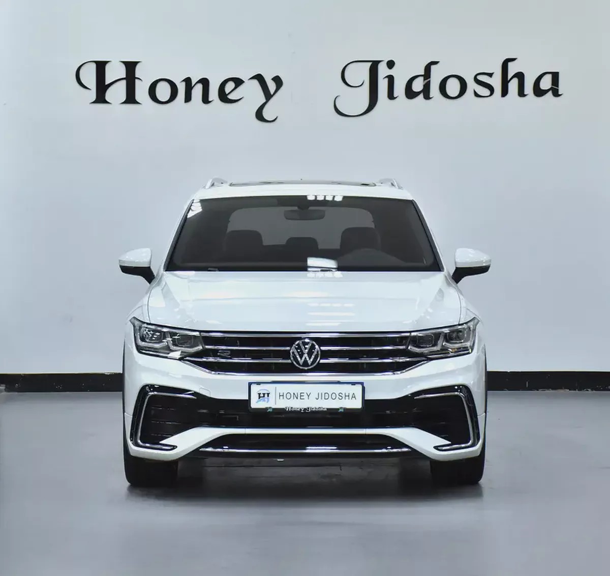 AED 2,280 EMi at 0% DP | Volkswagen Tiguan R-Line 4Motion ( 2024 Model ) in White Color GCC Specs-1-1