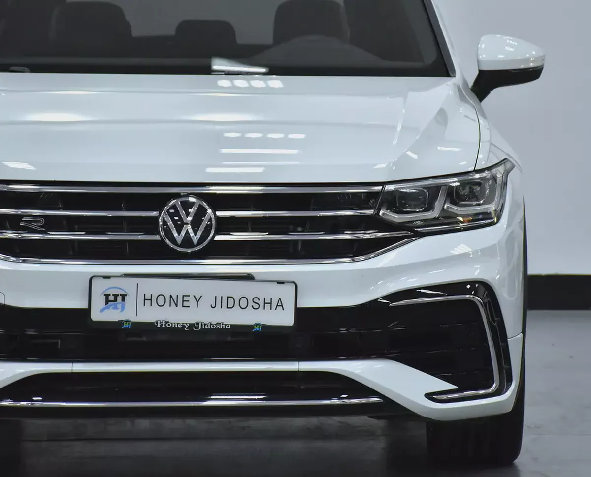AED 2,280 EMi at 0% DP | Volkswagen Tiguan R-Line 4Motion ( 2024 Model ) in White Color GCC Specs-3-3