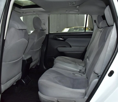 Toyota Highlander Hybrid GLE ( 2023 Model ) in White Color GCC Specs-15