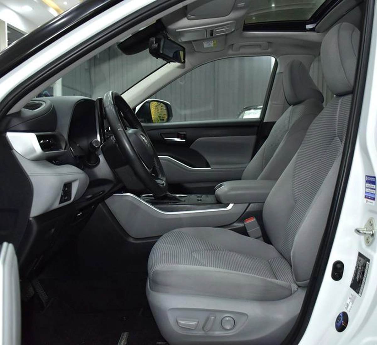 Toyota Highlander Hybrid GLE ( 2023 Model ) in White Color GCC Specs