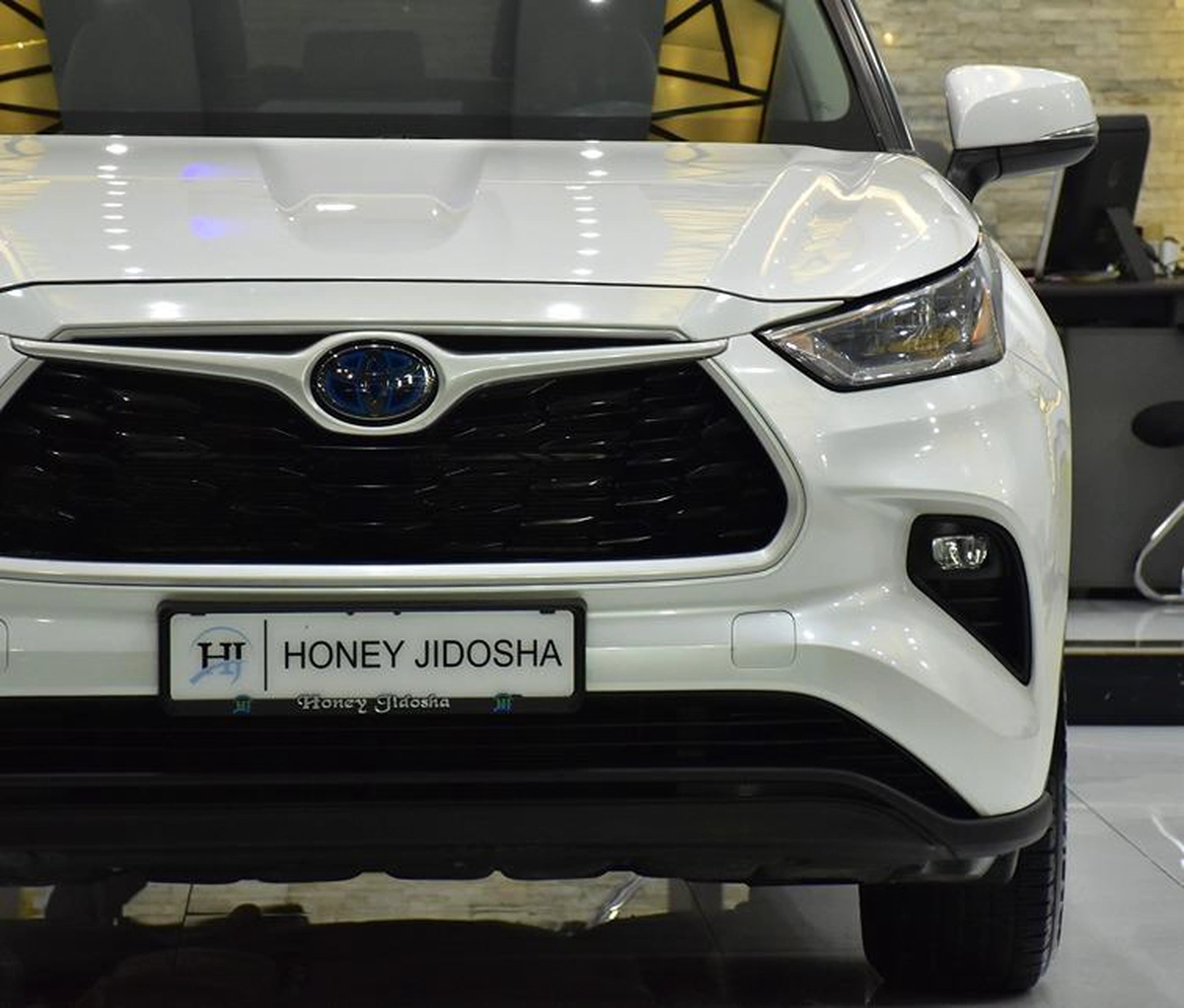 Toyota Highlander Hybrid GLE ( 2023 Model ) in White Color GCC Specs