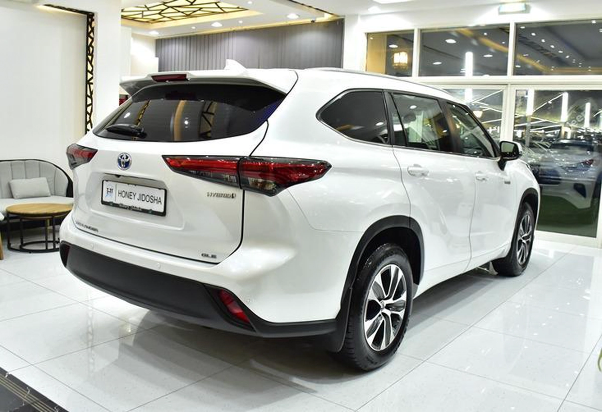 Toyota Highlander Hybrid GLE ( 2023 Model ) in White Color GCC Specs