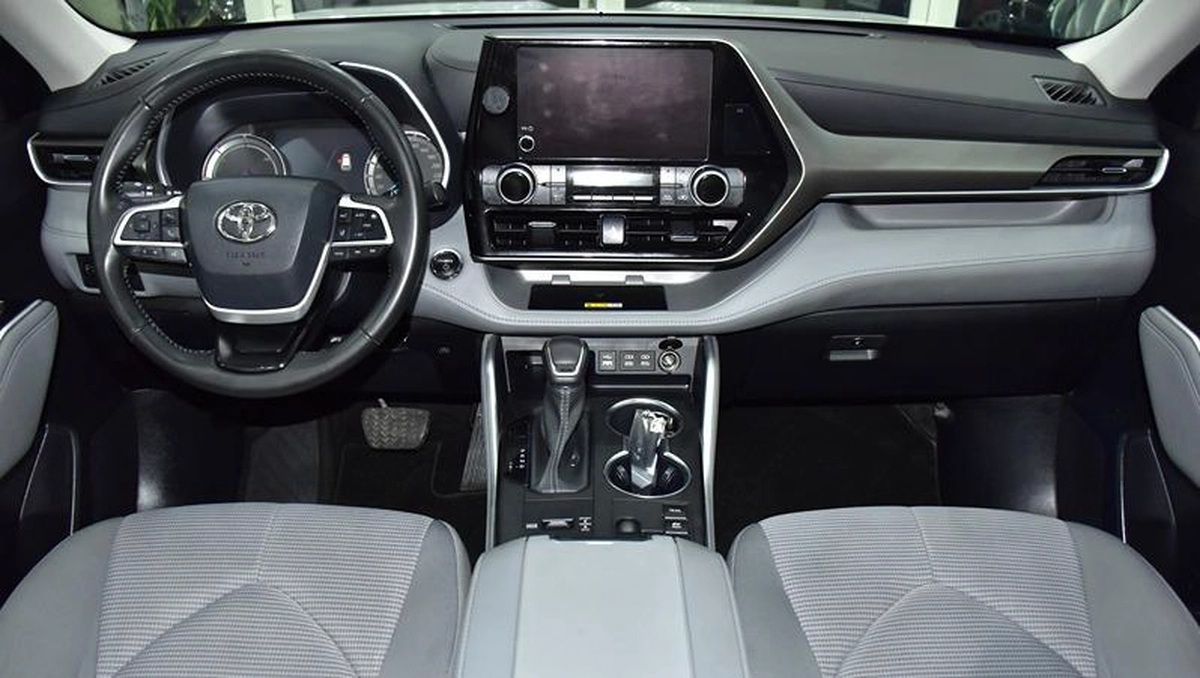 Toyota Highlander Hybrid GLE ( 2023 Model ) in White Color GCC Specs