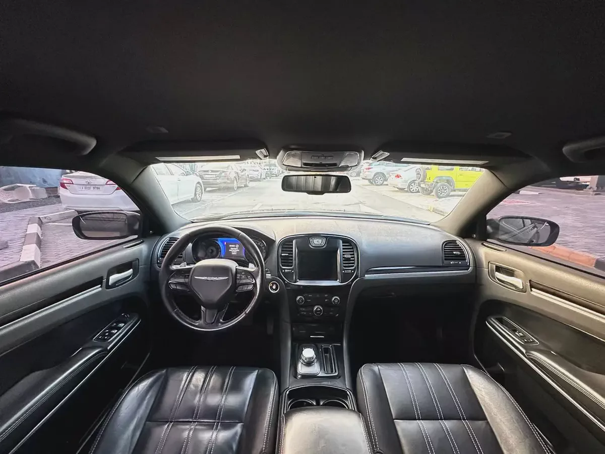 كرايسلر 300c مواصفات امريكية 2020 بحالة جيدة-8-8