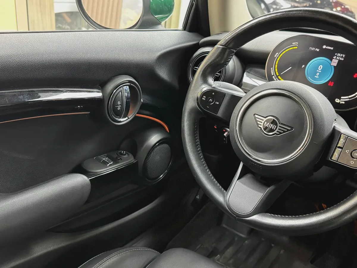Mini Cooper electric 2023-12-12