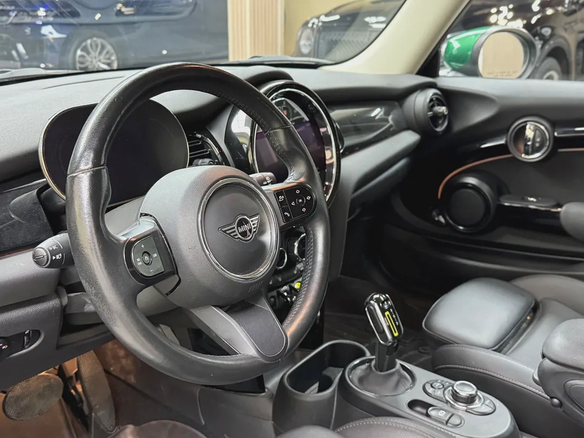 Mini Cooper electric 2023-13-13