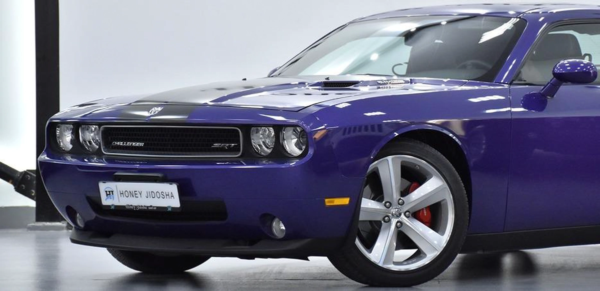 Dodge Challenger SRT8 6.1 HEMI ( 2010 Model ) in Purple / Violet Color GCC Specs