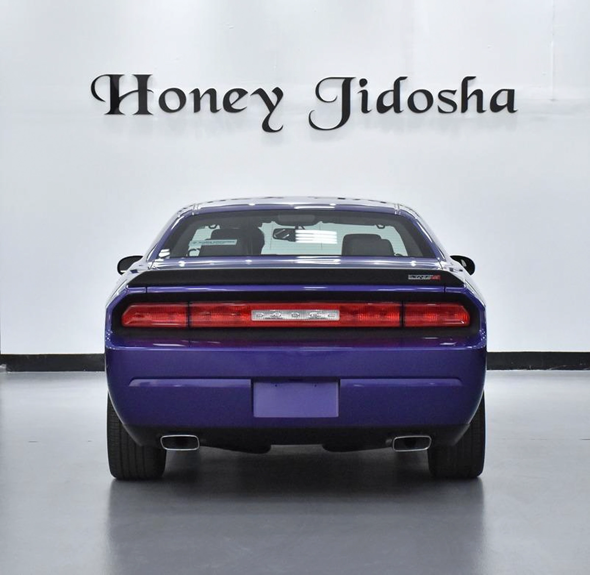 Dodge Challenger SRT8 6.1 HEMI ( 2010 Model ) in Purple / Violet Color GCC Specs