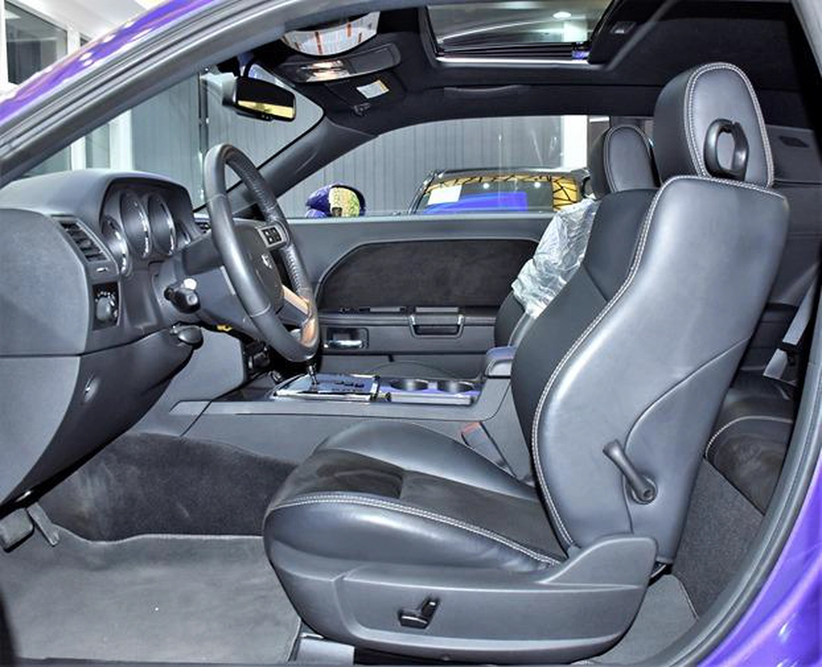 Dodge Challenger SRT8 6.1 HEMI ( 2010 Model ) in Purple / Violet Color GCC Specs