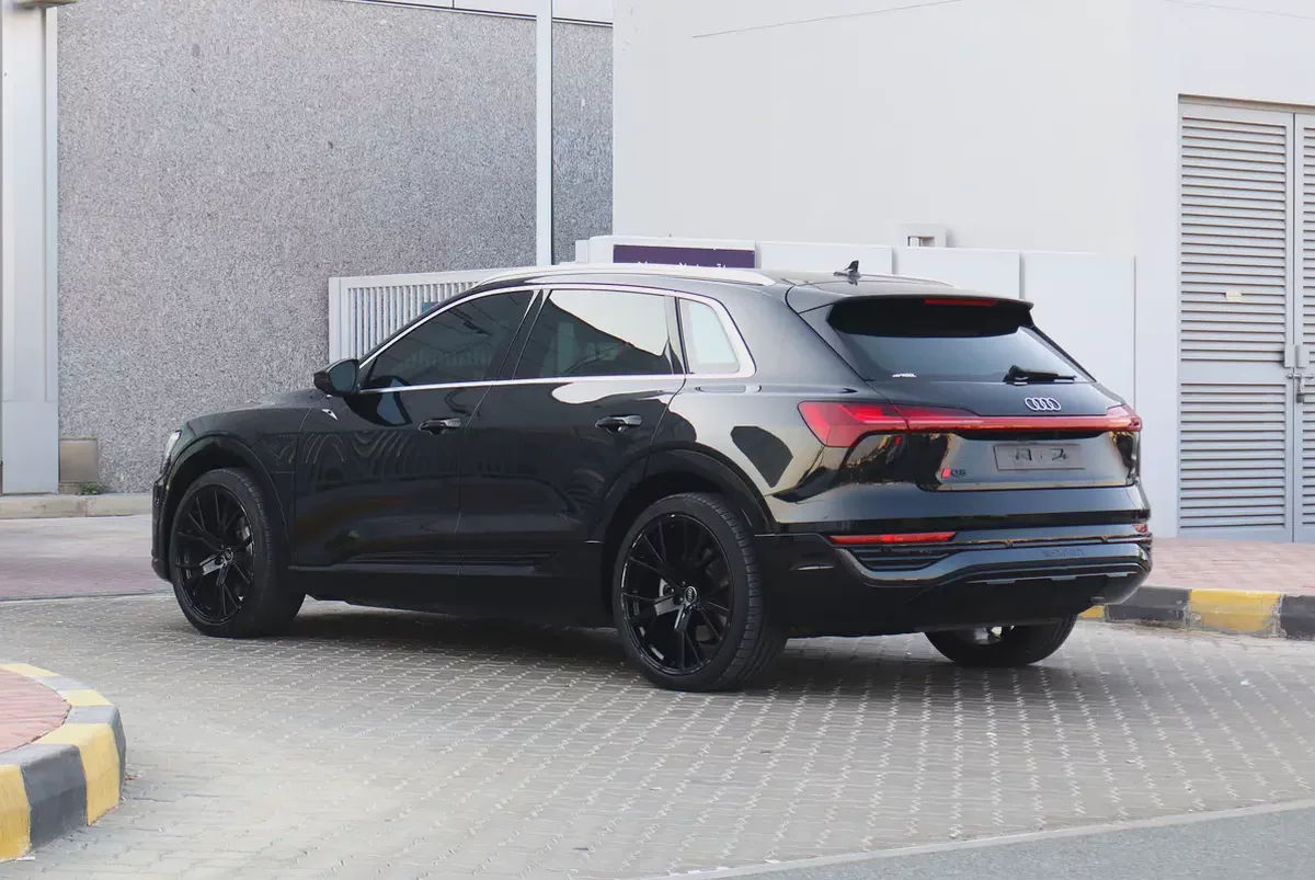 Audi Q8 55 TFSI quattro S line - Model2024 - GCC Specs - Brand New!-12-12