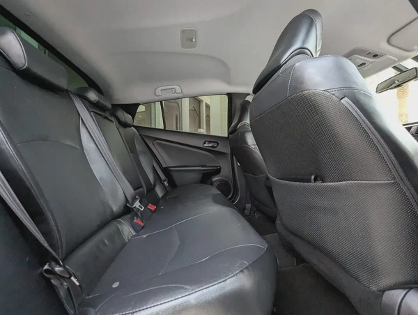 Toyota Prius Iconic 2017 - GCC Specs Full Option With Navigation and Leather Seats