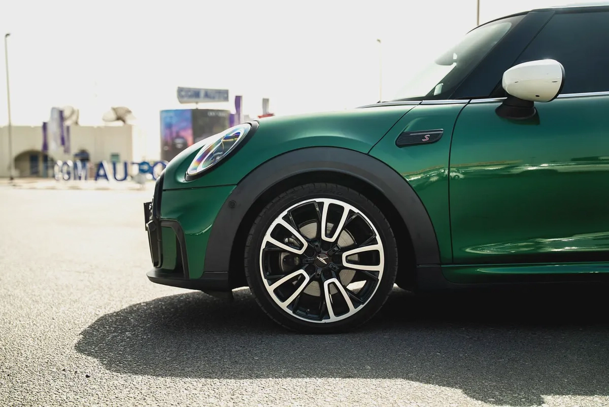 Mini Cooper S JCW Kit 2022 Full Service History GCC Low Mileage 2.0L Turbo 4 Cylinders-3-3