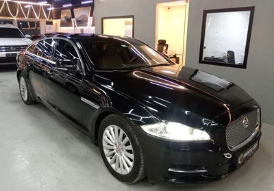 Jaguar XJ LUXURY LWB (LWB) - GCC Specs - Pristine Condition-1