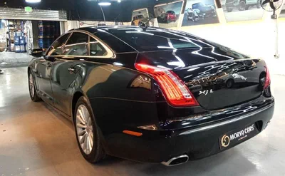 Jaguar XJ LUXURY LWB (LWB) - GCC Specs - Pristine Condition-4