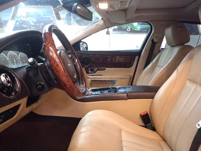 Jaguar XJ LUXURY LWB (LWB) - GCC Specs - Pristine Condition-8