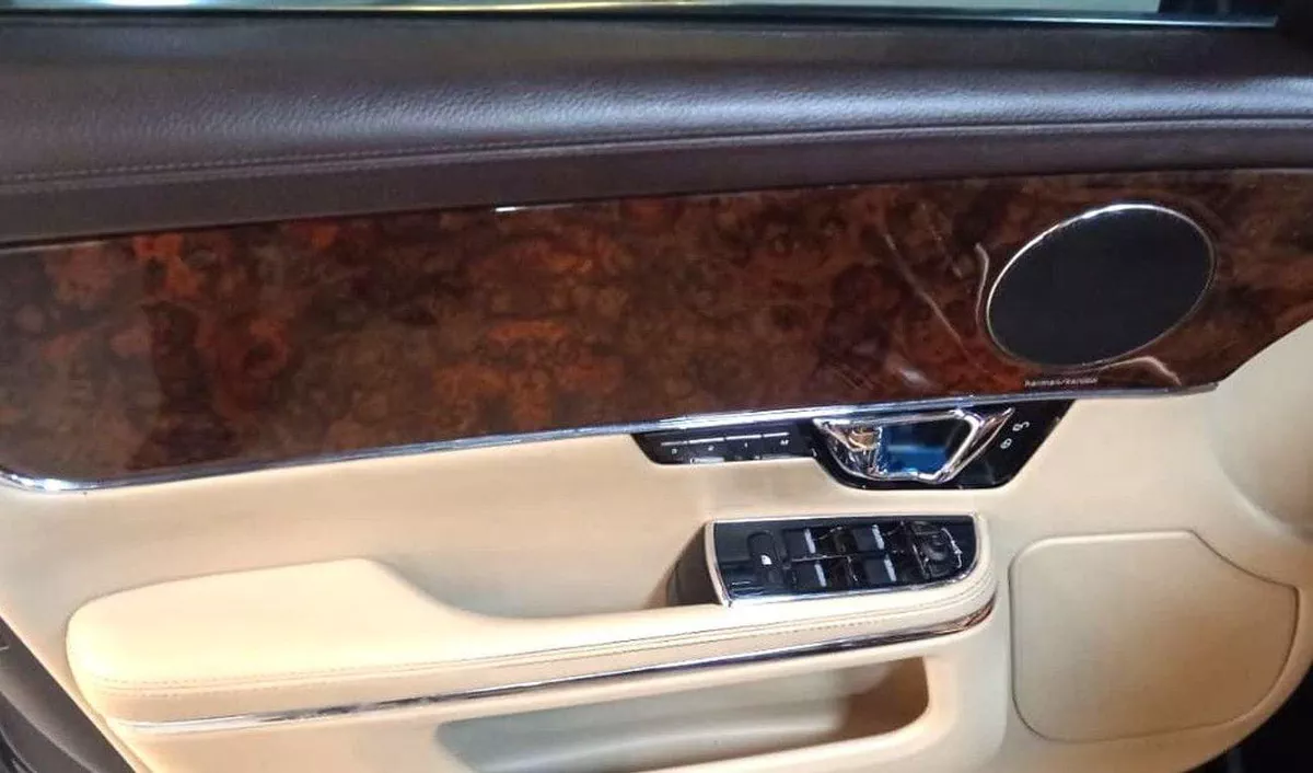 Jaguar XJ LUXURY LWB (LWB) - GCC Specs - Pristine Condition-11-0
