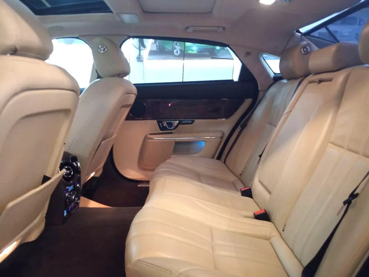 Jaguar XJ LUXURY LWB (LWB) - GCC Specs - Pristine Condition-12-0