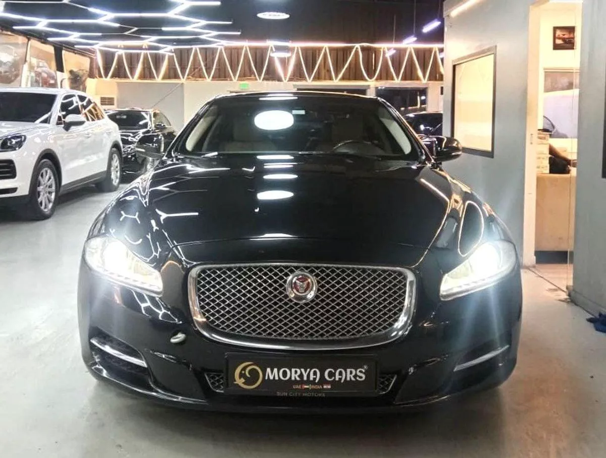 Jaguar XJ LUXURY LWB (LWB) - GCC Specs - Pristine Condition