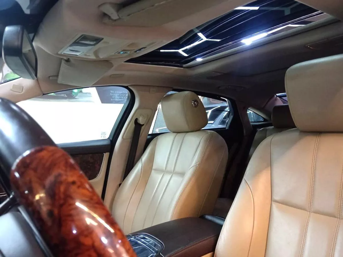 Jaguar XJ LUXURY LWB (LWB) - GCC Specs - Pristine Condition-7-0