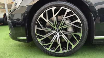 اودي A8L موديل ٢٠٢٦ خليجي تحت الضمان2026 Audi A8L quattro - GCC Specs - Brand New-18