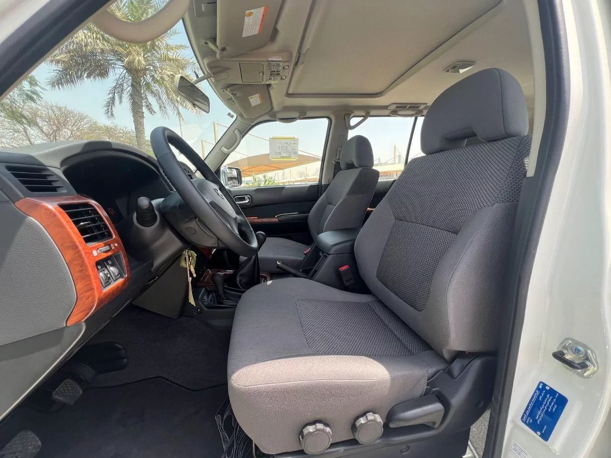 Nissan Patrol SAFARI SW Safari 4.8L M/T-6-0