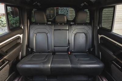 Land Rover Defender 110 2023-9