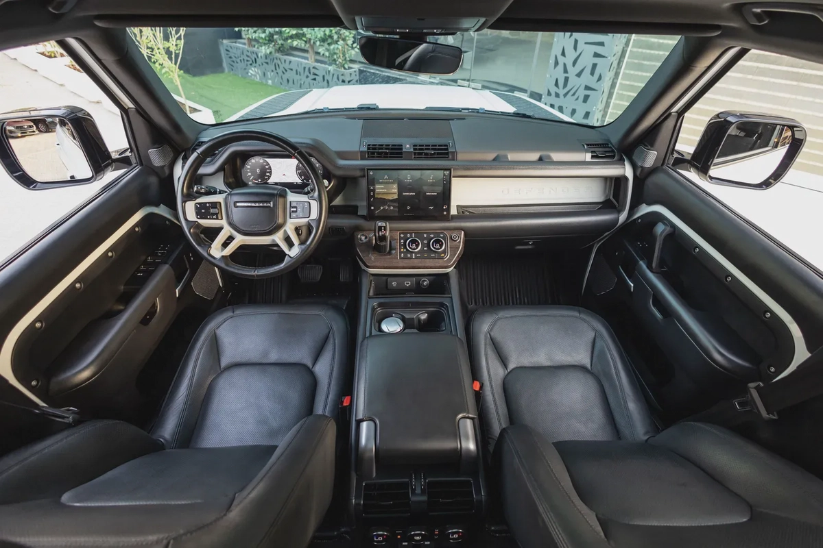 Land Rover Defender 110 2023-8-8