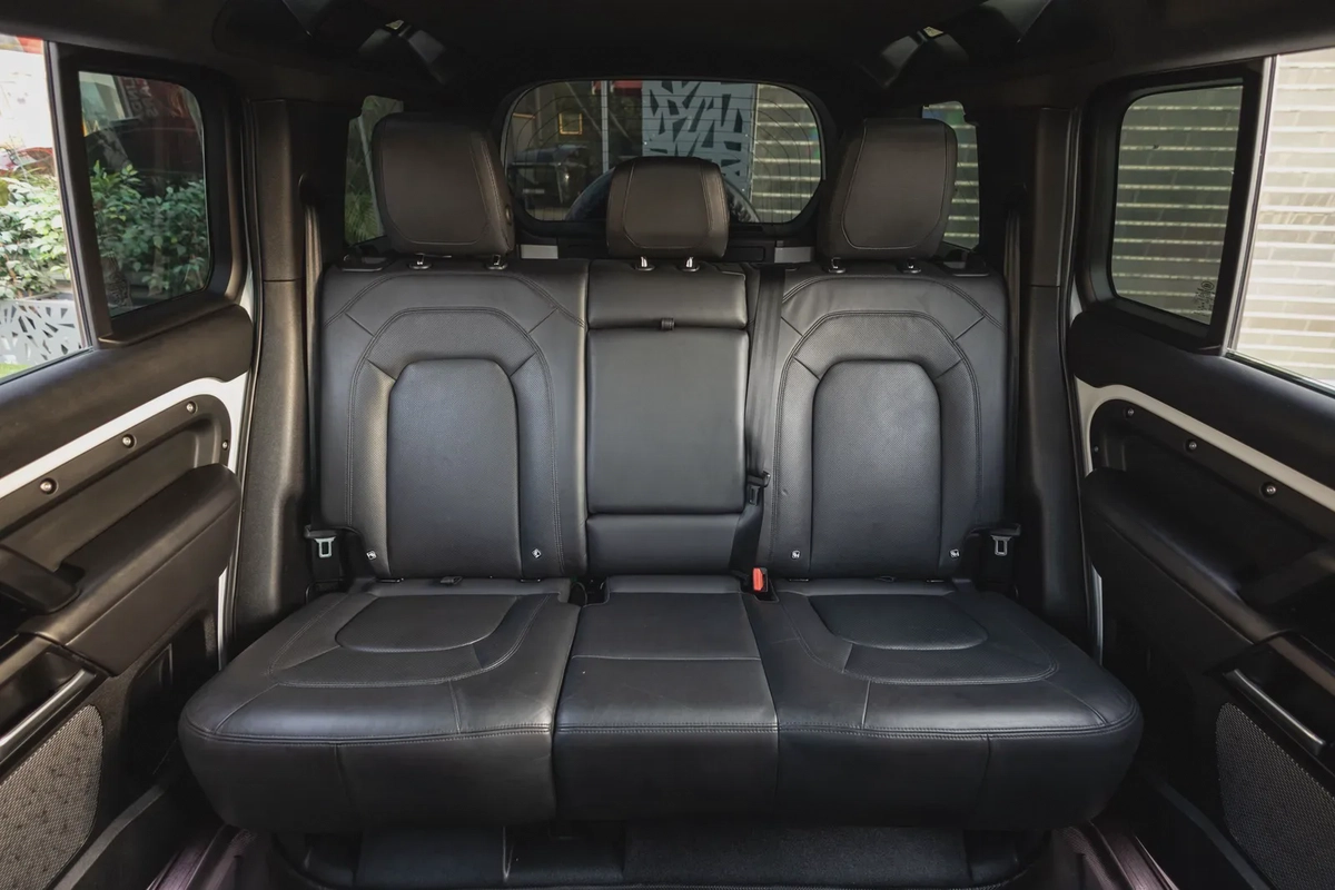 Land Rover Defender 110 2023-9-9