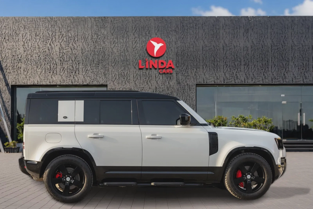 Land Rover Defender 110 2023-11-11