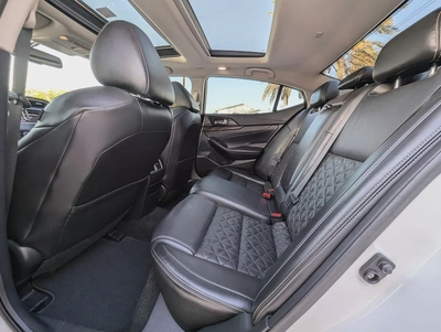 Nissan Maxima SR 2016 - GCC Specs Premium Condition Full Option Top With Navigation Low KM Car-5