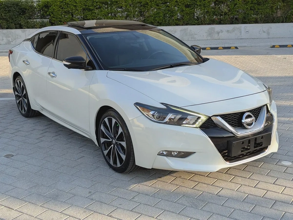 Nissan Maxima SR 2016 - GCC Specs Premium Condition Full Option Top With Navigation Low KM Car