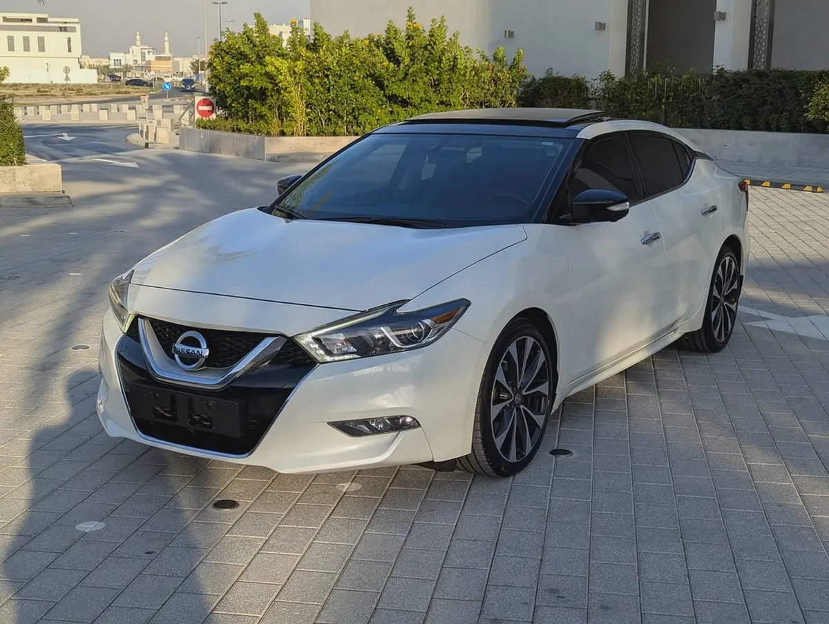 Nissan Maxima SR 2016 - GCC Specs Premium Condition Full Option Top With Navigation Low KM Car-1-1