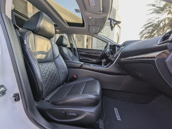 Nissan Maxima SR 2016 - GCC Specs Premium Condition Full Option Top With Navigation Low KM Car