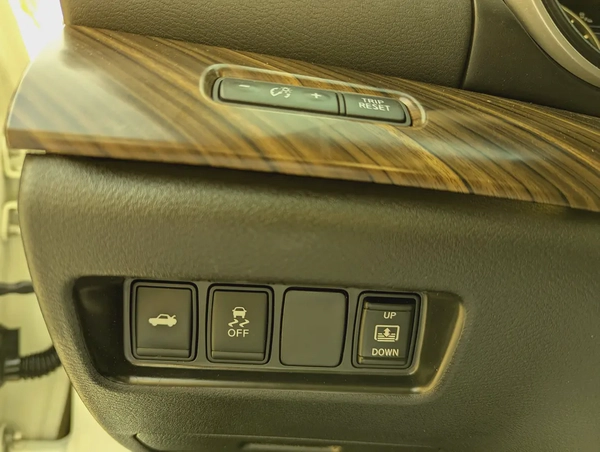 Nissan Maxima SR 2016 - GCC Specs Premium Condition Full Option Top With Navigation Low KM Car