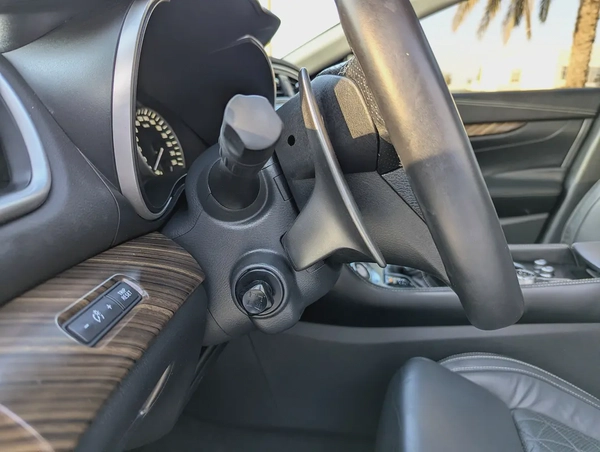 Nissan Maxima SR 2016 - GCC Specs Premium Condition Full Option Top With Navigation Low KM Car