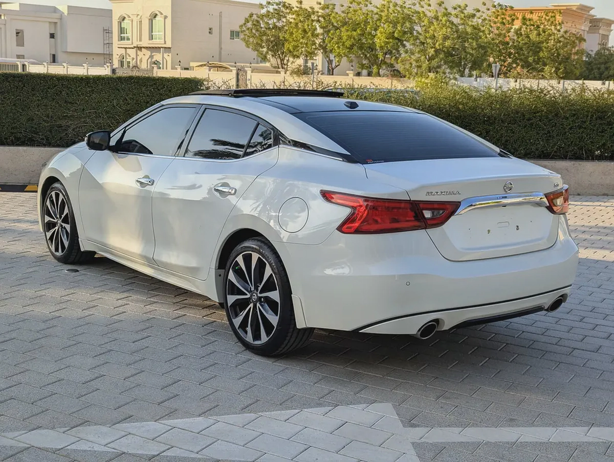 Nissan Maxima SR 2016 - GCC Specs Premium Condition Full Option Top With Navigation Low KM Car-15-15