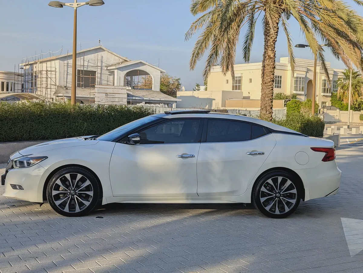 Nissan Maxima SR 2016 - GCC Specs Premium Condition Full Option Top With Navigation Low KM Car-19-19