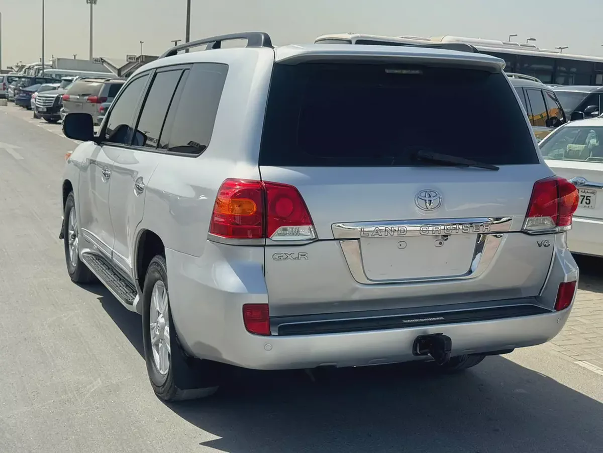 Toyota land cruise 2011 v6 fullopshin silver color GCc calen car-9-9