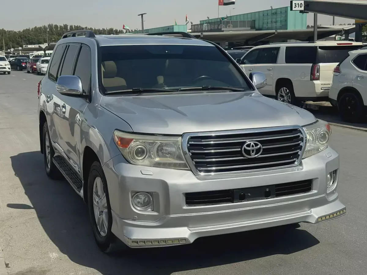 Toyota land cruise 2011 v6 fullopshin silver color GCc calen car-2-2