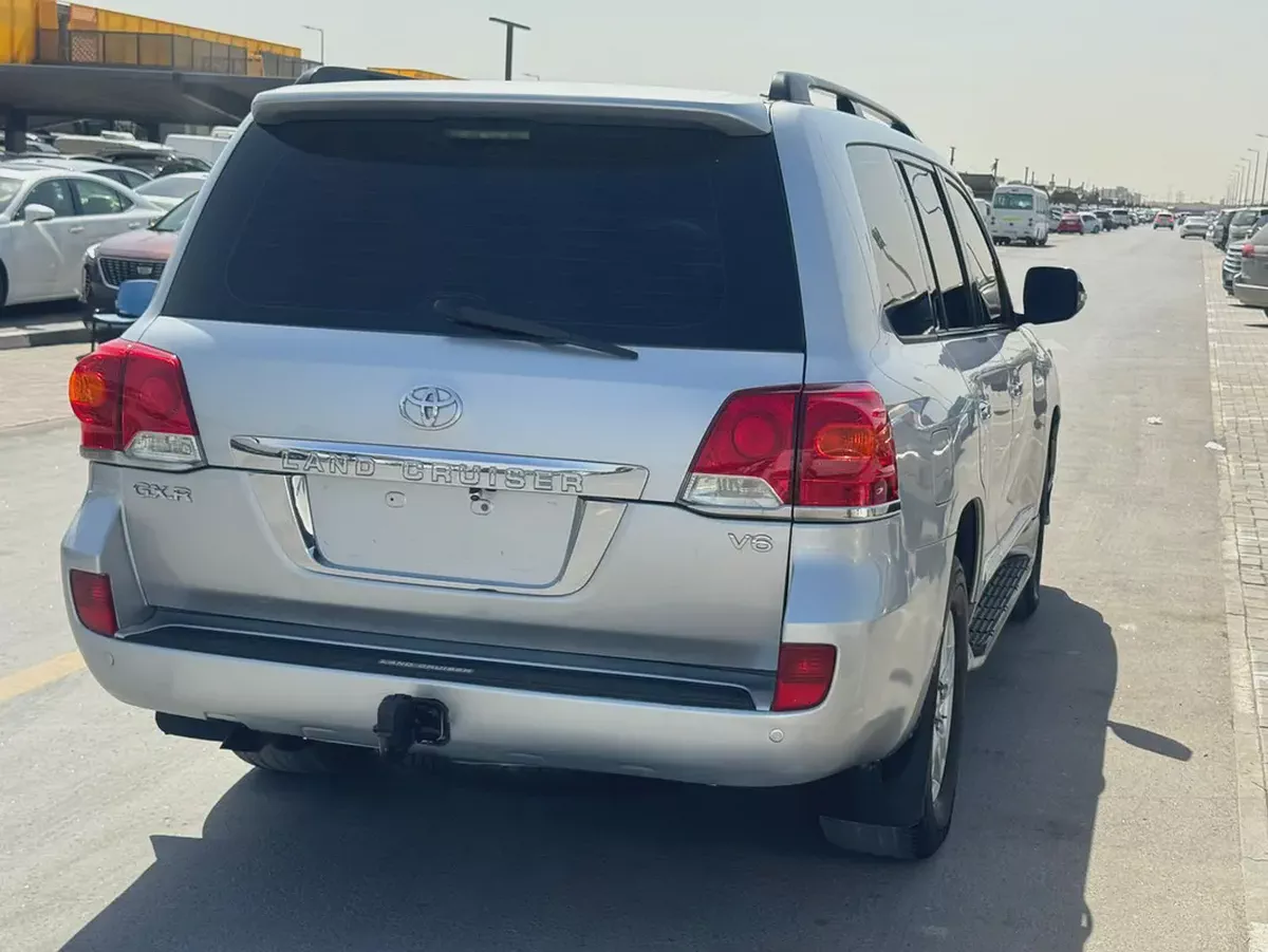 Toyota land cruise 2011 v6 fullopshin silver color GCc calen car-5-5