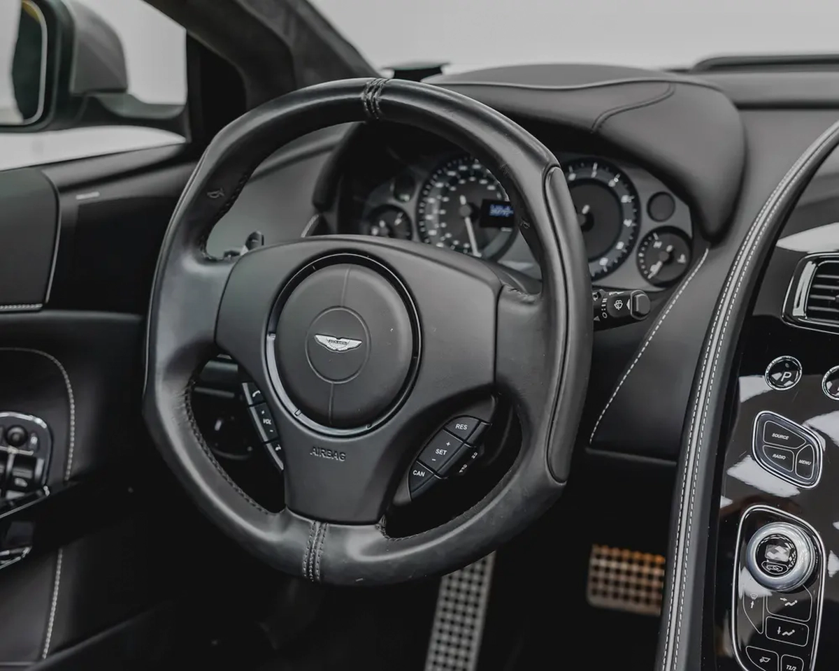 ASTON MARTIN DB9 GT - 2019 - CONVERTIBLE SOFT TOP - EXCELLENT CONDITION-9-9