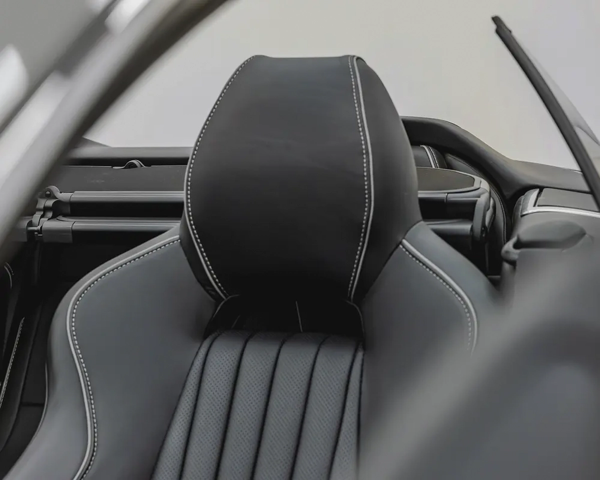 ASTON MARTIN DB9 GT - 2019 - CONVERTIBLE SOFT TOP - EXCELLENT CONDITION-14-14