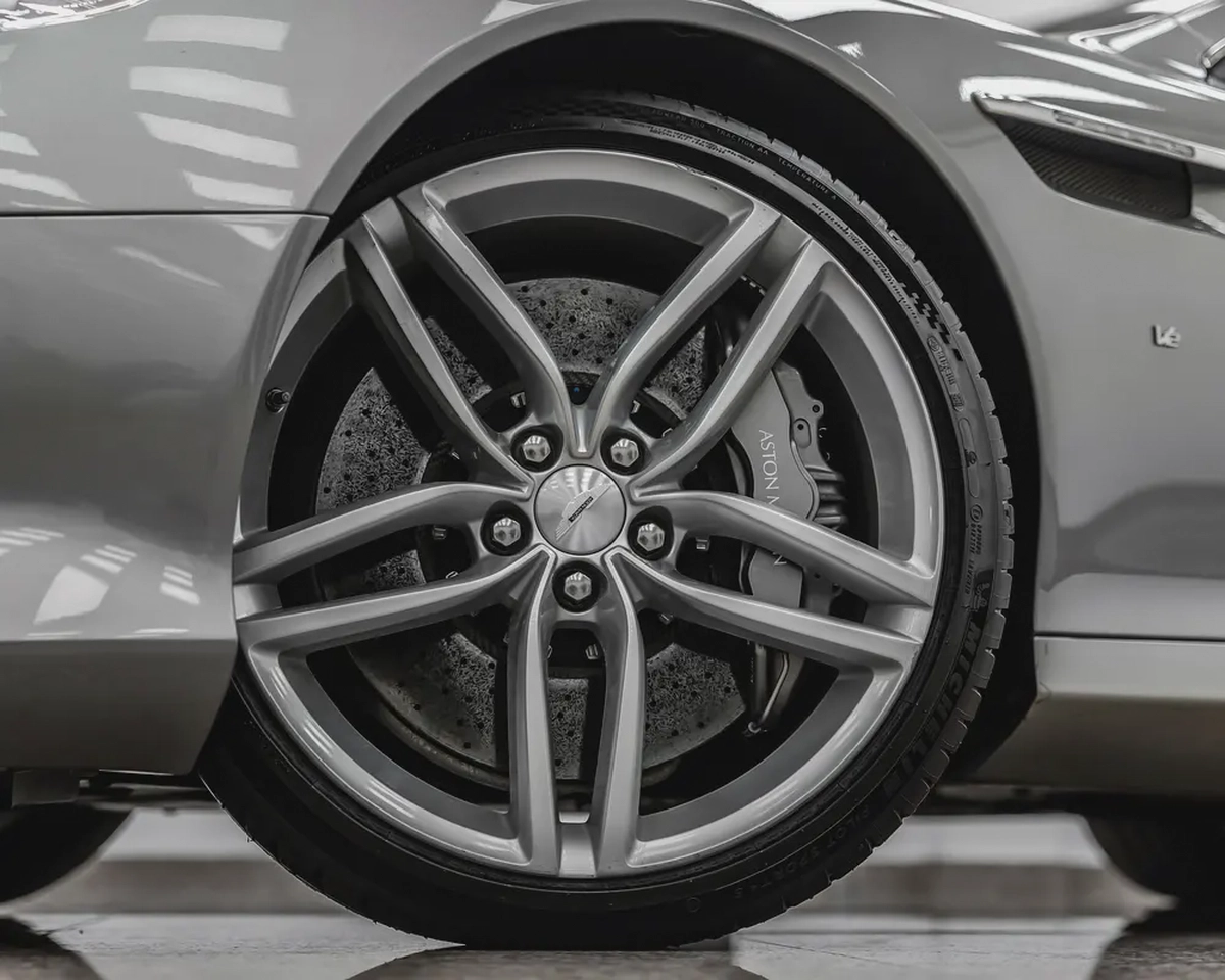 ASTON MARTIN DB9 GT - 2019 - CONVERTIBLE SOFT TOP - EXCELLENT CONDITION-18-18