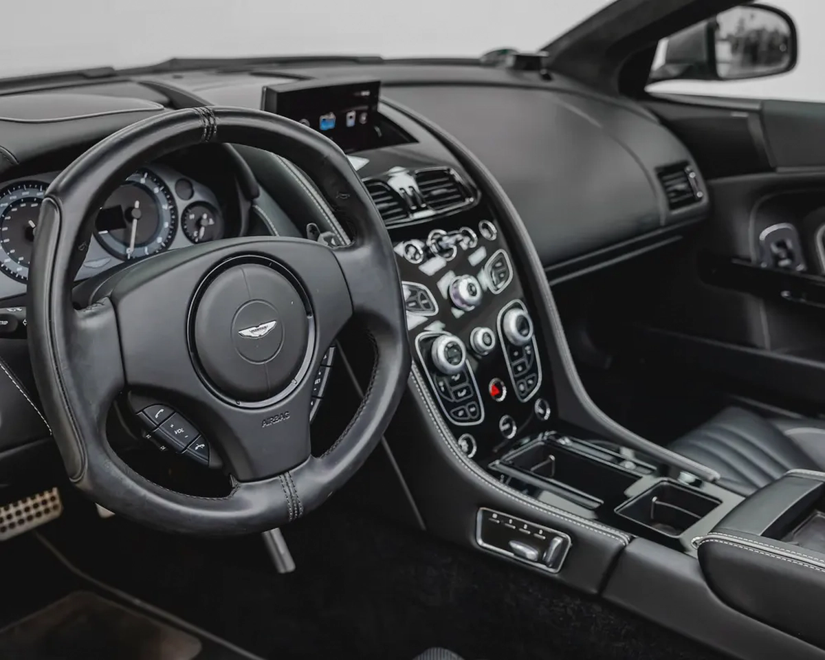ASTON MARTIN DB9 GT - 2019 - CONVERTIBLE SOFT TOP - EXCELLENT CONDITION-8-8
