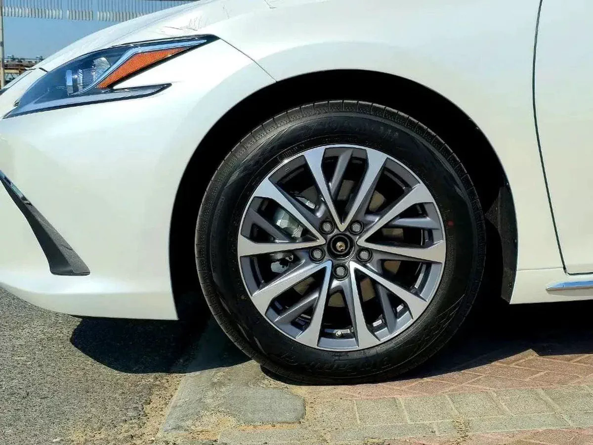 Lexus ES300h Hybrid Lexus ES 300h 2.5L Hybrid 2025 GCC specs (ONLY FOR EXPORT)-15-0