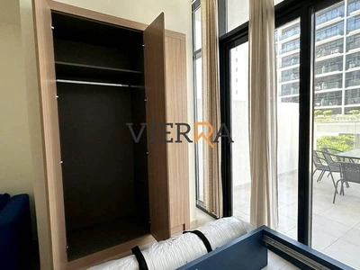 Spacious | Vacant | Prime Location l Perfect View-2